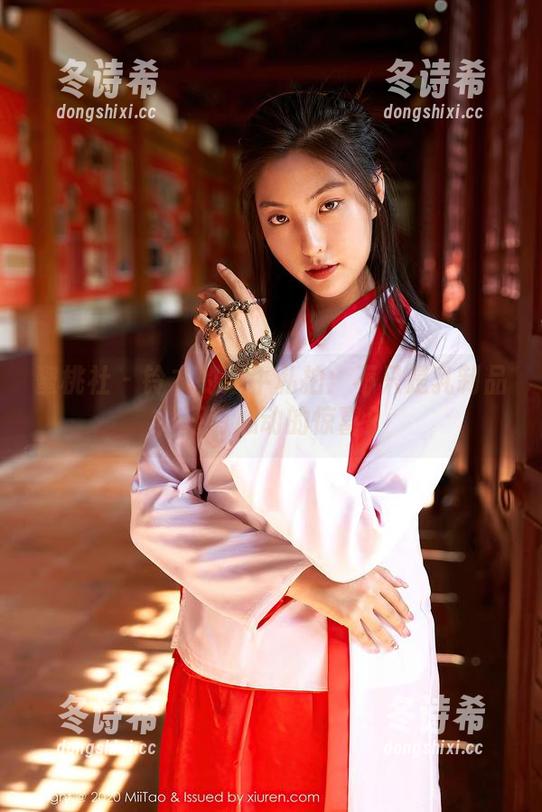 蜜桃社-铃木 蜜桃社 - 铃木的奶牛私拍:不只是乳制品,还有心动的惊喜!