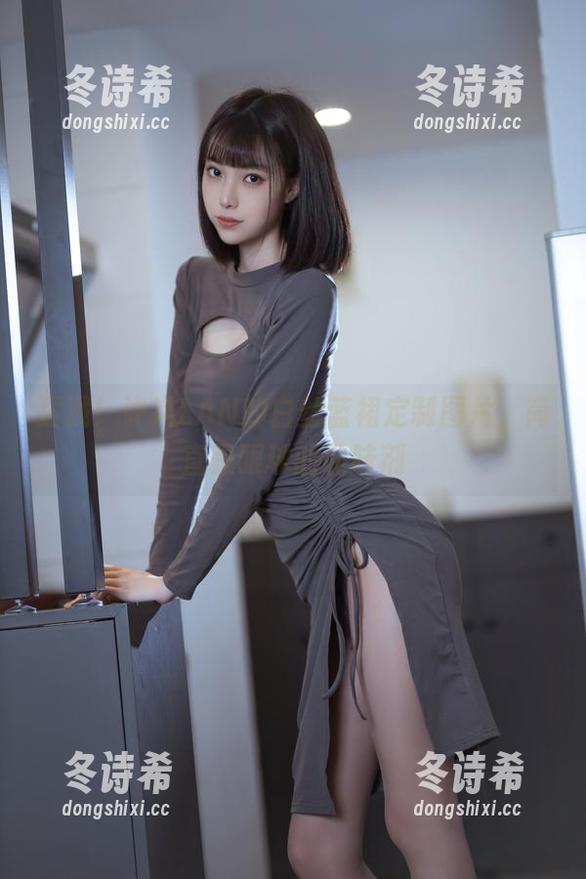 猛戳！许岚LAN的白丝蓝裙定制图片，简直是眼球的调味剂