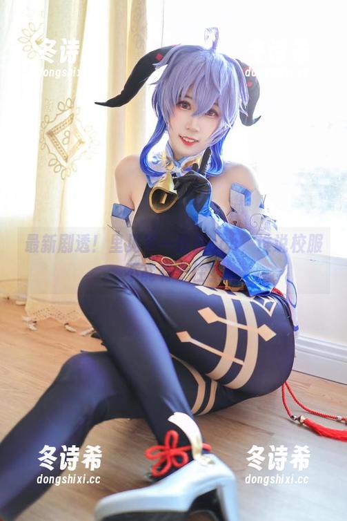 里见年一 最新剧透!里见年一校服cos,谁说校服不能有个性?