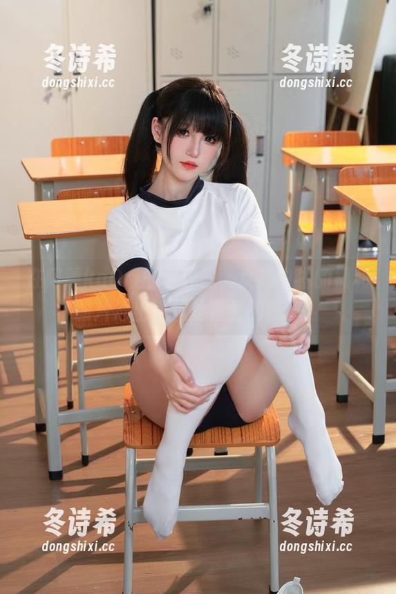 阿薰kaOri 在阿薰kaOri的世界里,女高中生的福利图片透出一丝丝青春的气息!
