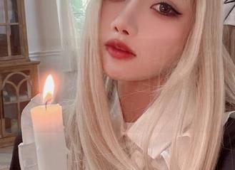 一起感受鬼畜瑶在不在w红色兔女郎的美图合集，像阳光洒在午后的轻纱上，温暖又迷离。