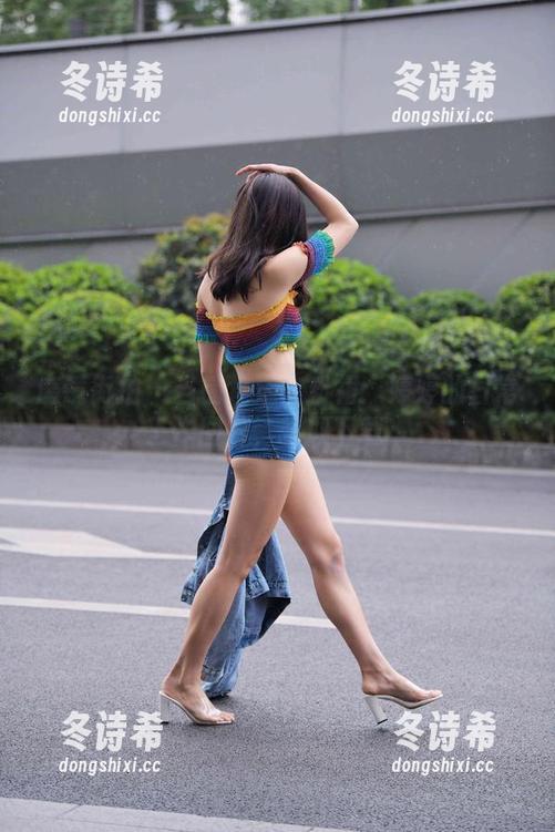 魔镜街拍 - 当销售遇上粉裙：婷婷的日常工作图片，轻取下载！